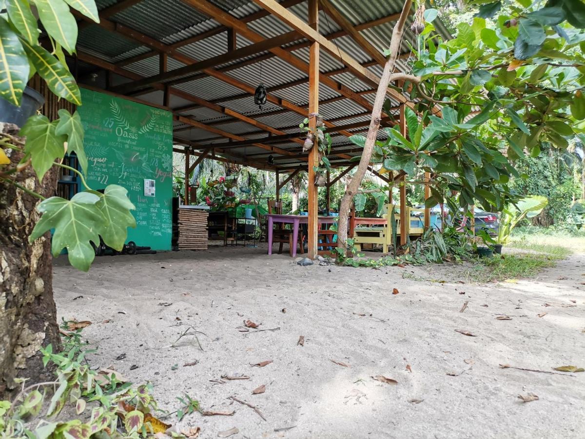 Oasis Beachfront Hostel Puerto Limon Exterior foto