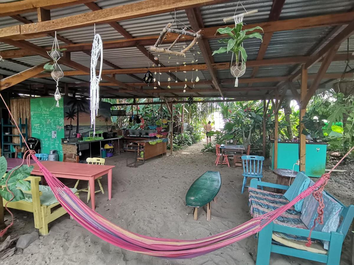 Oasis Beachfront Hostel Puerto Limon Exterior foto
