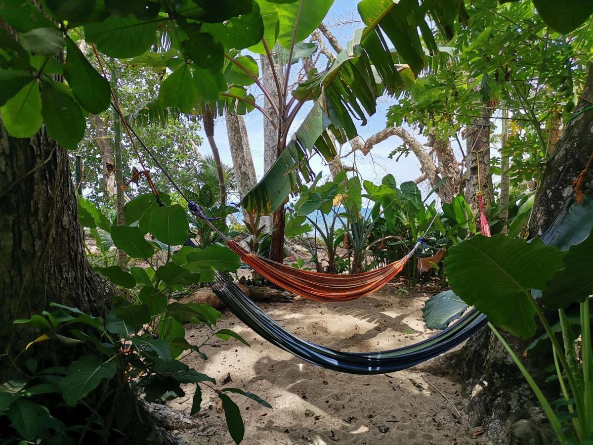 Oasis Beachfront Hostel Puerto Limon Exterior foto