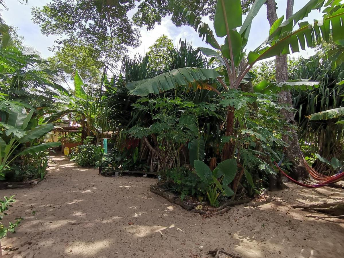 Oasis Beachfront Hostel Puerto Limon Exterior foto